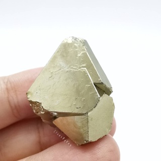 ไพไรต์ก้อนธรรมชาติ Pyrite