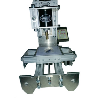 เครื่องแกะป้ายชื่อและเนมเพรท(CNC)