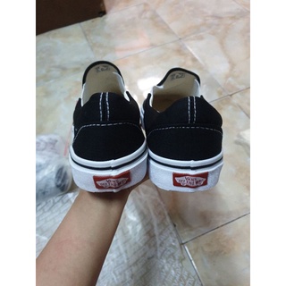 รองท้าผ้าใบ แบบสวม VANS