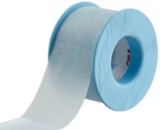 3M Nexcare Sensitive Skin Tape เทปปิดแผลสำหรับผิวบอบบางและแพ้ง่าย (ขนาด 1 นิ้ว x 144 นิ้ว) [1 ม้วน]