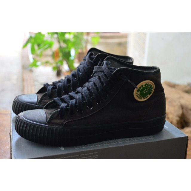 PF Flyers สีดำ เบอร์ 9 us ยาว 27 cm