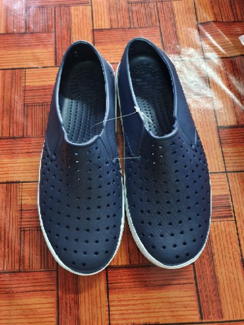 ส่งไวมาก เก็บเงินปลายทางได้ รองเท้ายาง ลุยน้ำได้ พร้อมส่ง