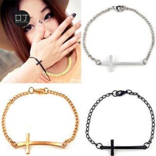 **พร้อมส่ง** ลดล้างสต็อค!!!สร้อยข้อมือรูปไม้กางเขน