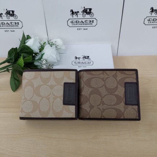 COACH Compact ID Wallet in Signature กระเป๋าสตางค์ใบสั้น