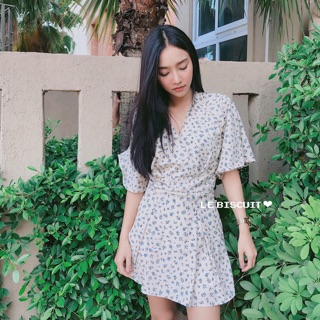 💕 สินค้าใหม่  งานนำเข้า พร้อมส่ง ชุดเดรสแขนกระดิ่ง คอวี ทรงป้ายทับกัน