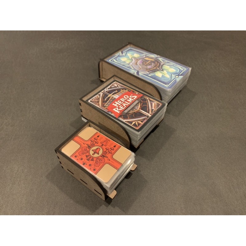 [Laser Cut]  Wooden Card Dispenser(4 cm.) for Board Game/Card Game – ที่จั่วการ์ดสำหรับบอร์ดเกม/การ์ดเกม (Sleeved Cards)