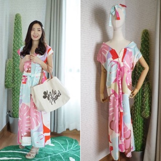 เดรสยาวคอวี กระดุมหน้า พิมพ์ลาย Tropical maxi dress by VIV