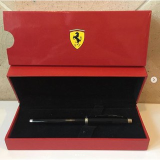 เซตปากกา ปากกา แบรนด์ Ferrari ของแท้ แน่นอน ลายของแบรนด์เป็นสีแดง สวยมาก ของใหม่ มือ 1 แนะนำ สภาพสวยมาก ปากกาสีดำ