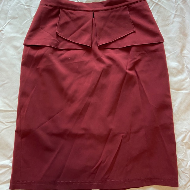 กะโปรงทำงานสี Burgundy (สีเลือดหมู) แต่งระบายขอบเอว ทรงสวยกรูหรา ป้าย my mom made Size L (ส่งต่อ)