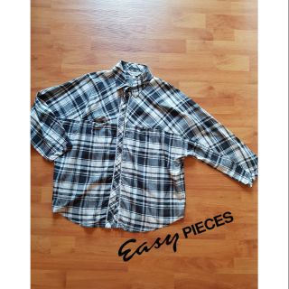 เสื้อเชิ้ตทรงโอเวอร์ไซส์​ แบรนด์​ easy pieces แบรนด์ในเครือห้างเซนทรัล​  ผ้า​ cotton ญี่ปุ่น