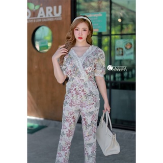 Classika Jumpsuitคอวี ผ้าฉลุทั้งตัวลายใบไม้ตัดสีสวยมาก ตกแต่งลูกไม้ที่ปลายคอ ปลายแขนและลูกไม้ตรงกระเป๋าล้วง งานสวยมากๆ