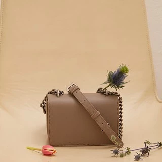 Labella - Luna Smoke Grey กระเป๋าสะพายสายโซ่ สีเทาเข้ม