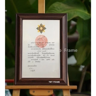 กรอบรูปเพื่อใส่ใบเครื่องราชอิสริยาภรณ์ ขนาดภาพ 25.5 cm x 39.2 cm. **ไม่ใช่ขนาด A4** +พร้อมกระจกใส +ขาตั้ง +หูแขวนผนัง++