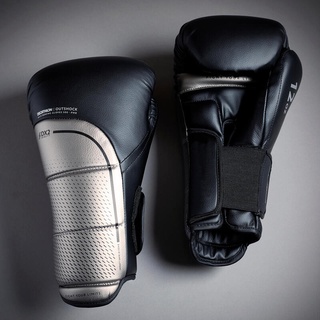 นวมคิกบ็อกซิ่ง OUTSHOCK นวมสำหรับคิกบ็อกซิ่งรุ่น 500 (สีดำ) OUTSHOCK Kickboxing Gloves 500 - Black