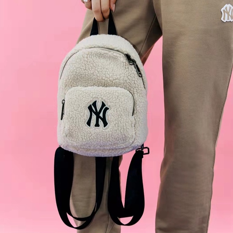 กระเป๋าNY MLB FLEECE UNISEX MINI BACKPACK กระเป๋าเป้ขนแกะ กระเป๋าเป้ไซร์มินิ 🌟ของแท้ 100%🌟