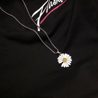 Necklaceสร้อยคอแนวสตรีทพร้อมจี้ รูปผีเสื้อ🦋รูปหน้ายิ้ม smiley emoji 😊รูปดอกไม้🌼 titanium steel Daisy😊🦋🌼สร้อยคอโซ่