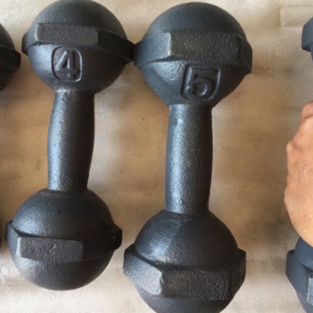 ดัมเบลเหล็กยกน้ำหนัก 5 กก 1 ข้าง 650 บาท Dumbell 5 kg 1 pice 650  baht
