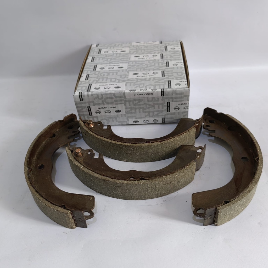 ผ้าเบรคหลัง ก้ามเบรค Nissan Livina Xgear