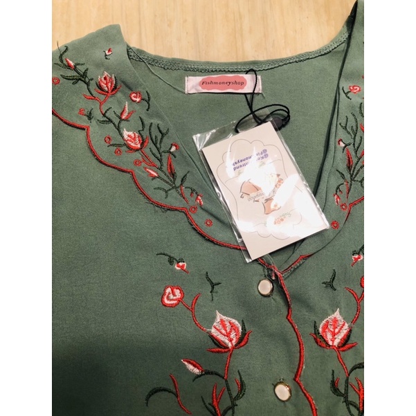 เสื้อมือ 1 งานป้าย fishmon eyshop อก 42 ราคา 99 บาท