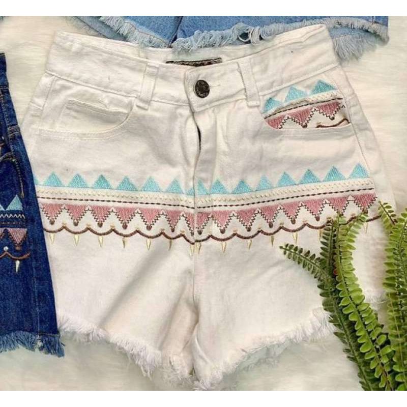 New Item สวยสุดๆ กางเกงยีนส์ขาสั้น ปักลายน่ารัก สไตล์โบฮีเมี่ยน ชิคๆ By BoHo closets ยีนส์ กางเกงยีน