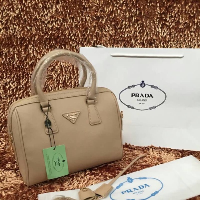กระเป๋า Prada