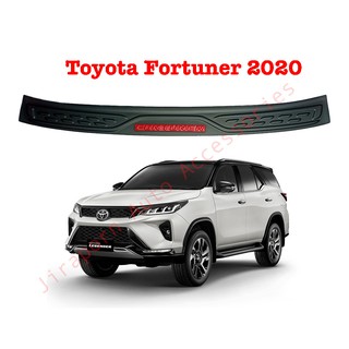 กันรอยท้าย Fortuner 2020 ดำด้านโลโก้แดง