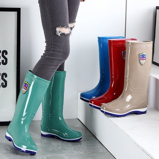 Rain boots รองเท้าบูทกันฝนผู้หญิงสวมใส่ด้านนอกรองเท้าบูทน้ำทรงสูงผู้หญิงรองเท้าน้ำท่อยาวกันน้ำและกันลื่น