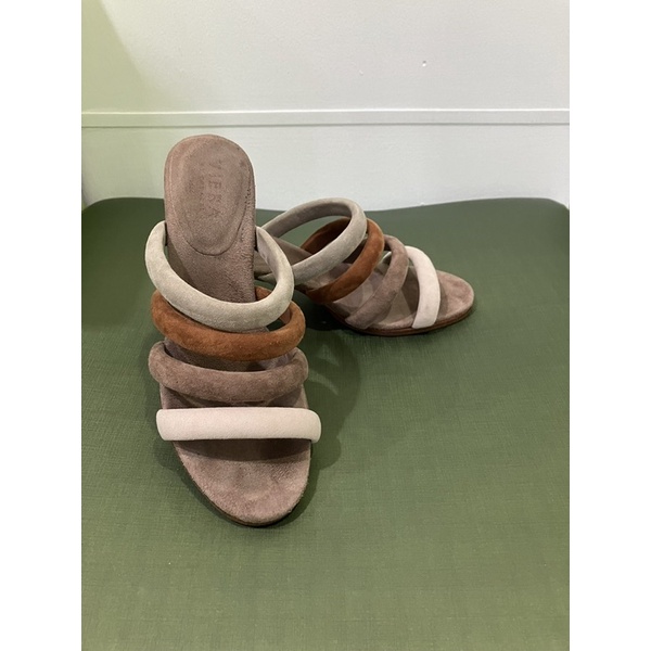 รองเท้าVIERA By RAGAZZEสวยสภาพดีมากไซค์ 36 สนใจกดสั่งได้เลยค่ะ อยากไปอยู่กับเจ้าของใหม่แย่แล้วค่ะ