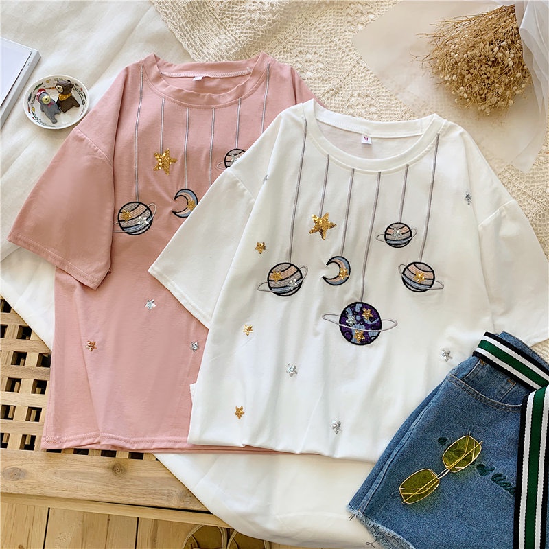 LHSunshine เสื้อยืดปักลายอวกาศ มุ้งมิ้งมาก สายหวานห้ ลุคชิลๆสบายๆ ทันสมั สะดวกสบาย