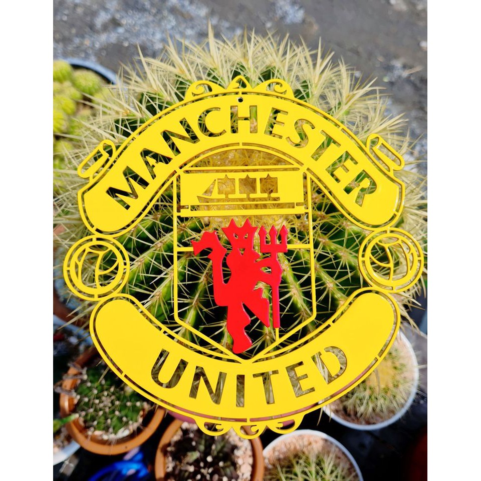แมนเชสเตอร์ โลโก้ Manchester United เหล็กตัดเลเซอร์ 18*18 cm.หนา 1.5 mm.ทำสีเหลืองแดง ใช้สี 2k พ่นรถ