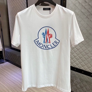 [S-5XL] เสื้อยืดแขนสั้น คอกลม พิมพ์ลาย Moncler Trademark แฟชั่นคู่รัก สําหรับผู้ชายสามารถปรับแต่งได้