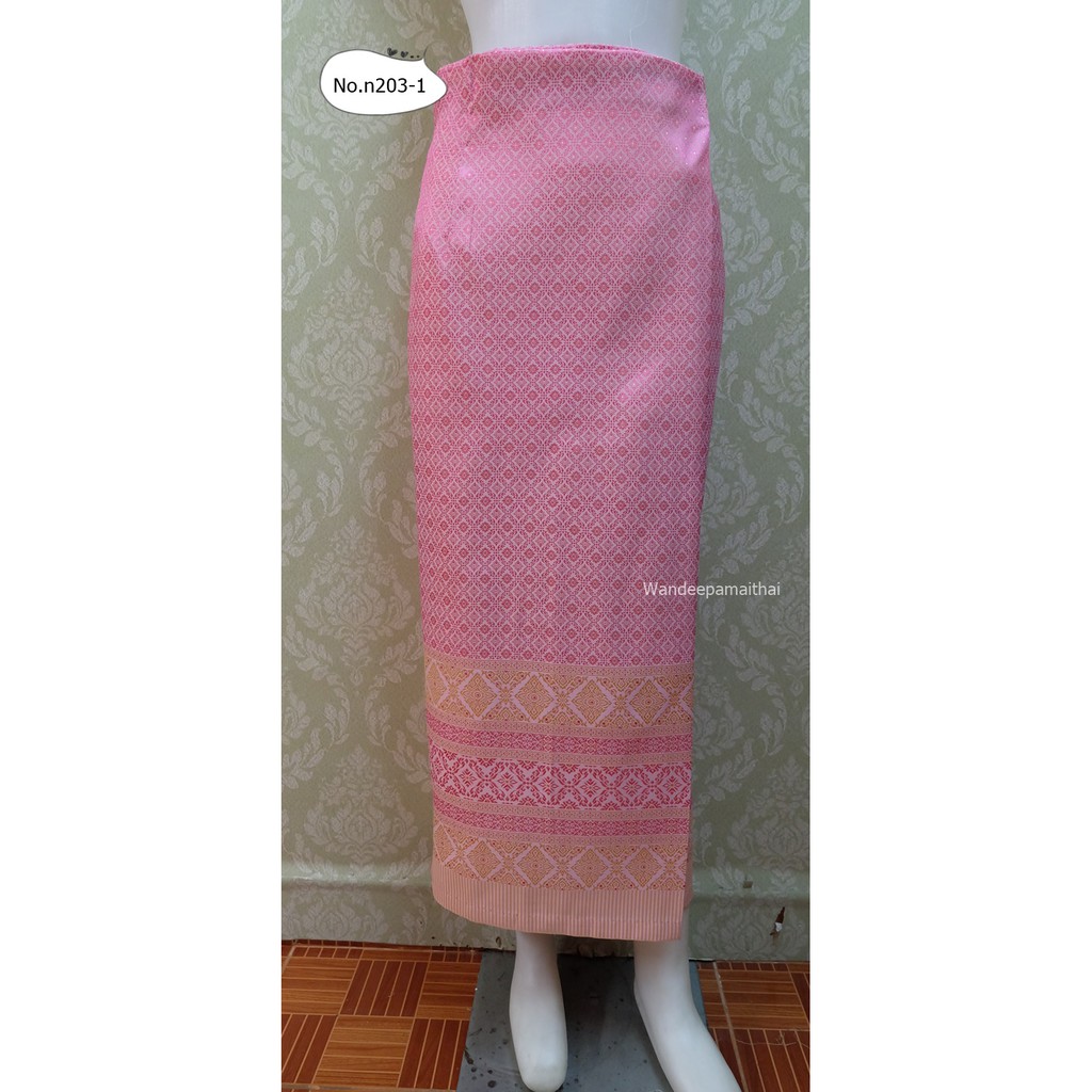 ผ้าถุงไหมสำเร็จรูป สีชมพู  ตะขอป้ายข้าง มีซับในด้านหลัง