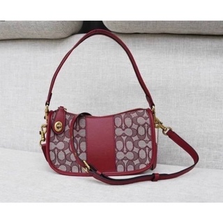 Coach SWINGER BAG IN SIGNATURE JACQUARD