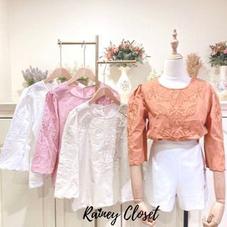 RAINEY CLOSET - เสื้อปักลายดอก เสื้อแขนระบาย ผ้าคอตตอล100% เสื้อปักลายดอก เสื้อแขนสามส่วนระบายเสื้อสีพื้น เสื้อผ้าแฟชั่น