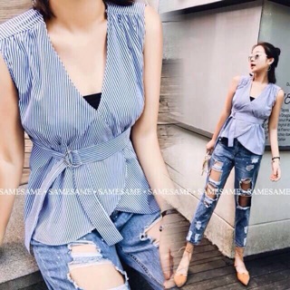 STRIPE V NECK COTTON TOP Size : อก32"-34"  Color : 4สี  ดำ กรม  ฟ้า ชมพู  Detail : เสื้อผ้าคอตตอลลาย