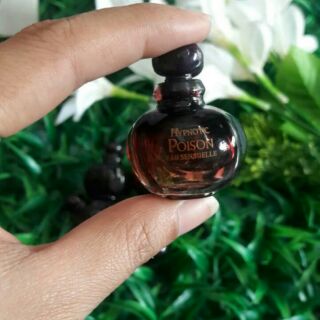 น้ำหอมเทสเตอร์สิงคโปร์ 
กลิ่น พอยซัน หวานวนิลลาน่ากินสุดๆๆ  ขวดละ 5ml
หัวแต้ม  เซลล์ๆๆจ้า ไม่มีกล่อง