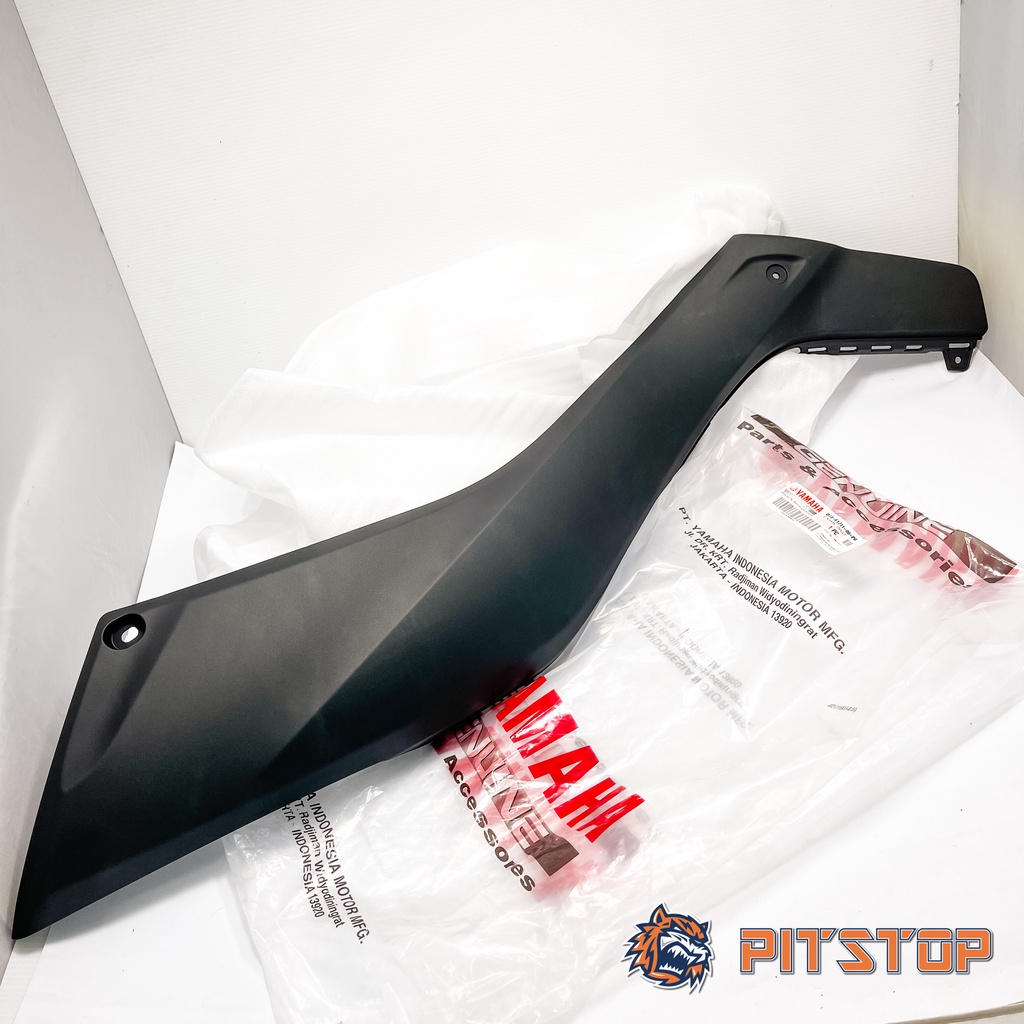XMAX FOOT REST BOARD UPPER COVER HLY YAMAHA B74-F1711-00-P0 B74-F17211-00-P0 L/R ชุดสีดํา