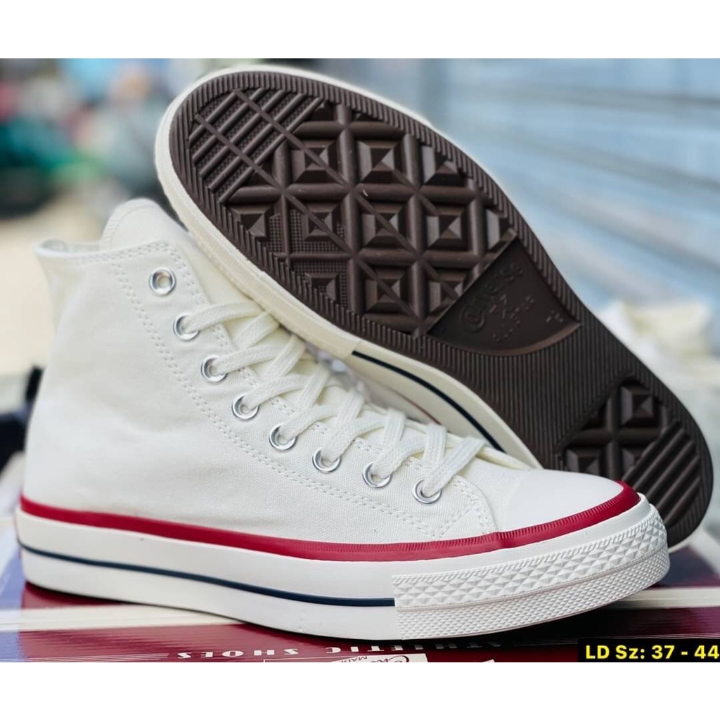 Converse รองเท้าผ้าใบผูกเชือกแบบหุ้มข้อพร้อมกล่อง