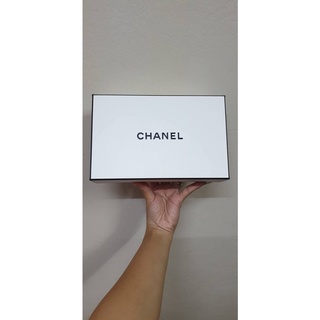 พร้อมส่ง กล่องใส่ของขวัญChanel ของแท้ ใส่น้ำหอม50-100ml ใส่deodorantได้คะ