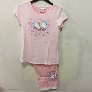 SALE!! ชุดนอนแขนสั้น+กางเกงขา5ส่วน Size S SANRIO Kitty มือ1 สภาพนางฟ้า ของแท้