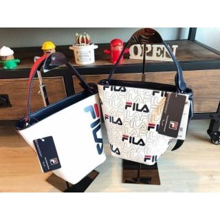 FILA UNISEX LINEAR MINI ROUND CROSSBODY GUM BAG กระเป๋าถือหรือสะพาย