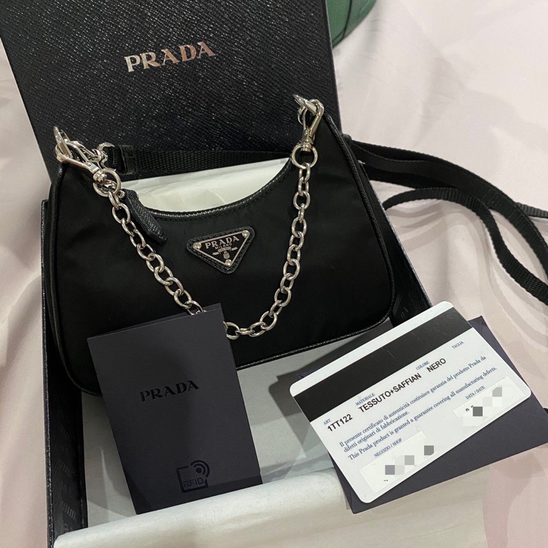 พร้อมส่ง‼️Re-Edition 2000 Prada Hobo Mini Nylon Bag