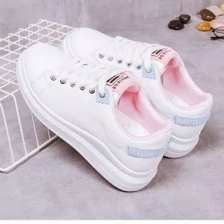 รองเท้าผ้าใบผู้หญิง ทรงแฟชั่น หนังนิ่ม เบา ใส่สบาย มี 3 สี H518