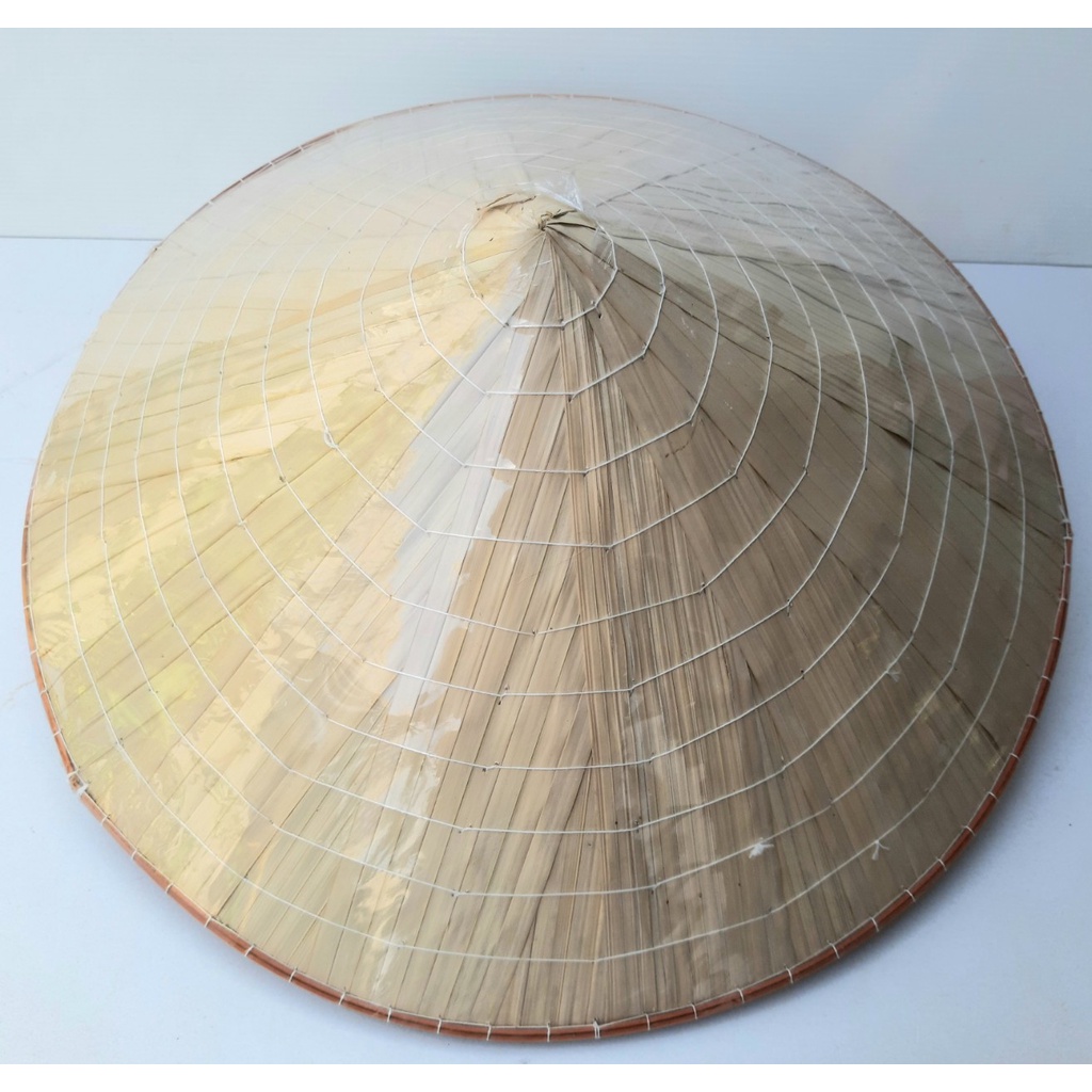 หมวกเวียดนาม เส้นผ่าฯ 42 ซม. ส. 18 ซม. ทำด้วยใบลาน งานแฮนด์เมด จากภูมิปัญญาชาวบ้าน สำหรับใส่บังแดด