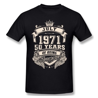 Bn3d9we23 เสื้อยืดผ้าฝ้าย แขนสั้น พิมพ์ลาย Born In July 1971 50 Years Of Being Awesome สําหรับผู้ชาย VVB32EW19539