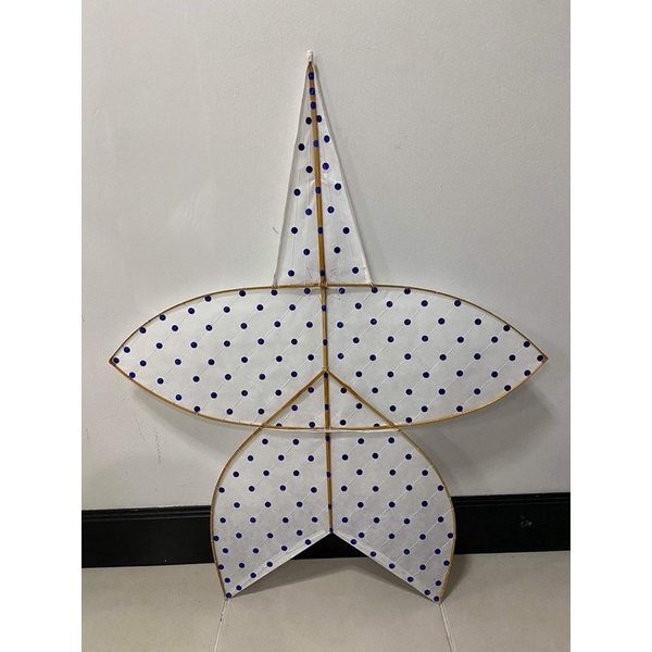 ว่าวจุฬา เบอร์ 4 ขนาด 57x61 cm ลูกปาส่งคละสี