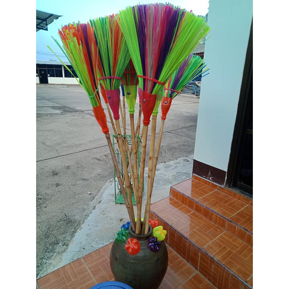 ไม้กวาดขวดพลาสติกแบบคละสี