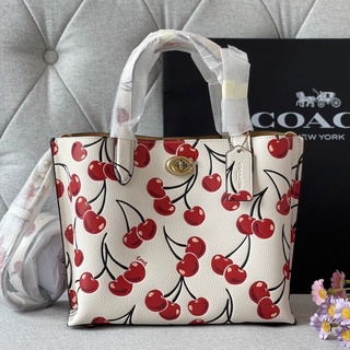 🎀(สด-ผ่อน) กระเป๋า 9.5 นิ้ว สีขาวเชอรี่ CA111 Coach Willow Tote 24 With Cherry Print