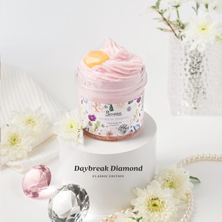 สบู่สครับ วิปนุ่มอาบน้ำ Scrubbit : Daybreak Diamond กลิ่นเพชร หอมหรู รวมดอกไม้สีขาว
