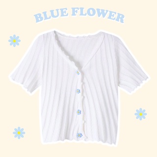 Theyourlooks ♡ พร้อมส่ง Blue flowers button top เสื้อครอป